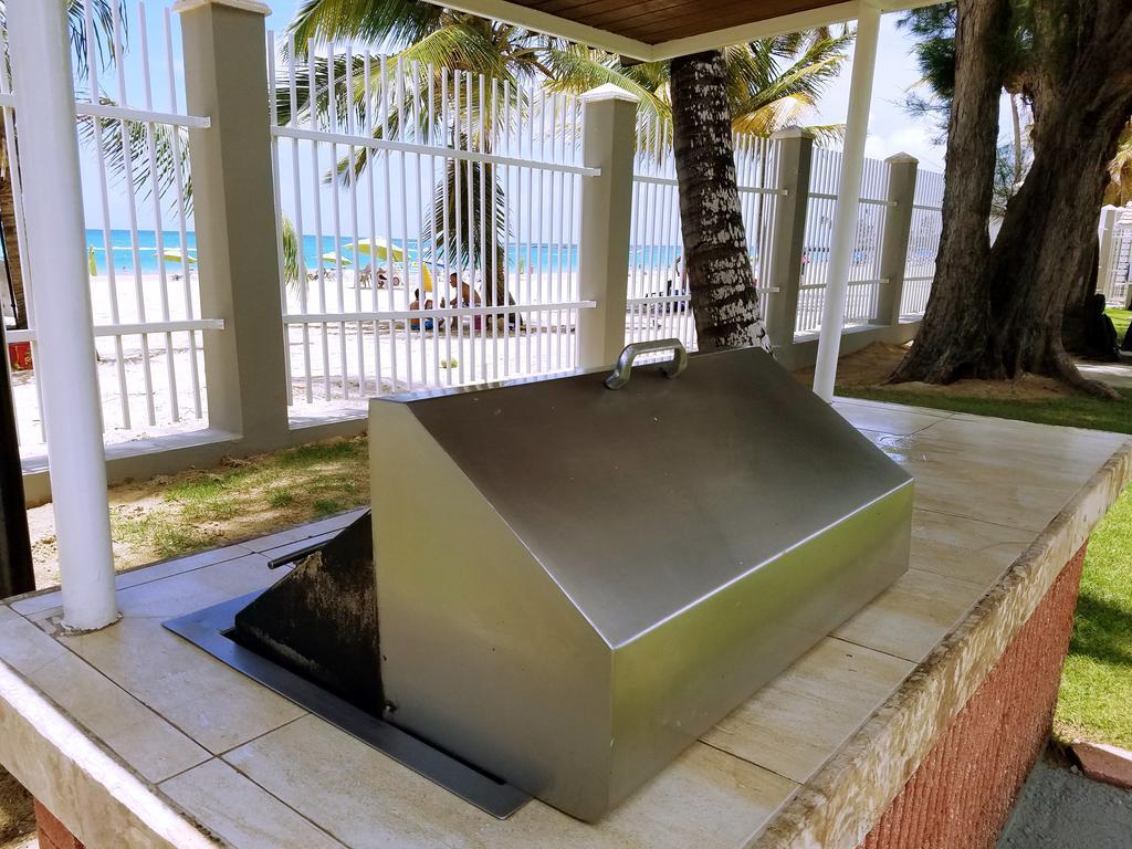 Beachfront Coral Beach Condo San Juan Exterior photo