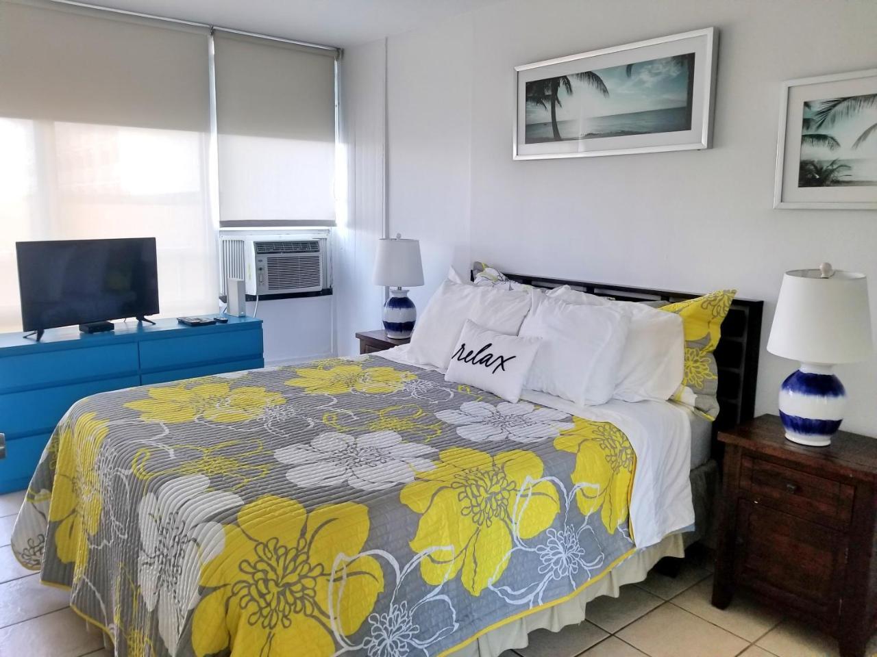 Beachfront Coral Beach Condo San Juan Exterior photo